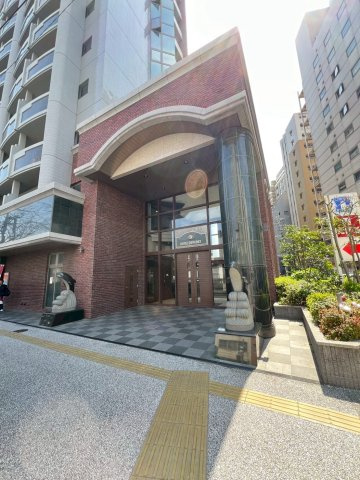 ロイヤルコンフォート渡辺通のエントランス
