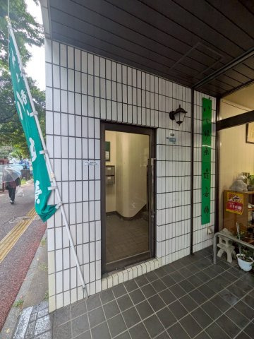 堤茶舗ビルのエントランス
