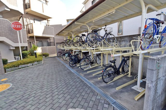 コスモ西宮山手の駐輪場|共用部