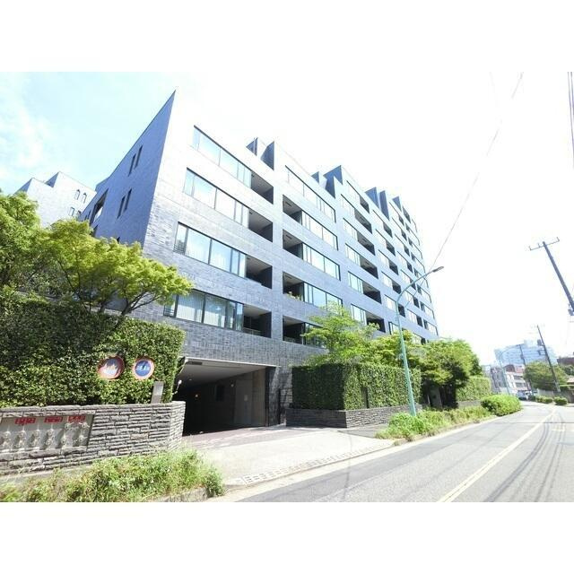 南青山テラス常盤松フォレストＣ棟のエントランス|私邸を思わせる佇まい　2019.9… 