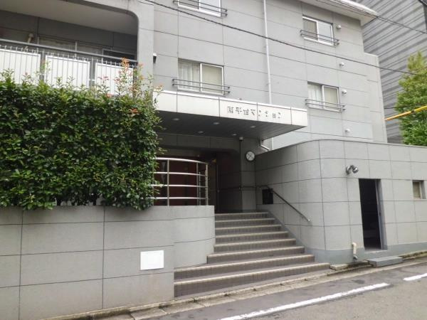 南平台マンションのエントランス| 