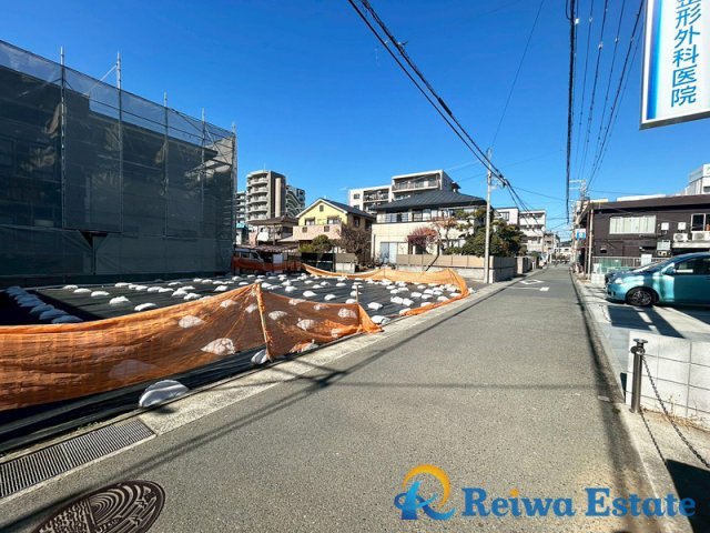 新築戸建　茅ヶ崎市浜竹3丁目の前面道路含む現地写真