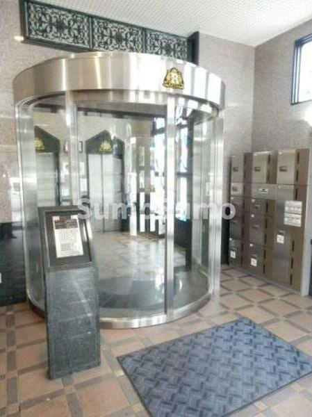 ロイヤル天神南のエントランス|毎日通るエントランスはこのようになっています