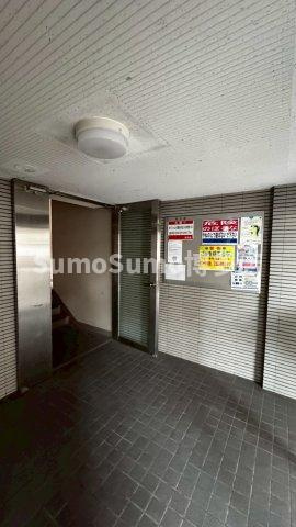 堀ビルのエントランス|建物の内部です