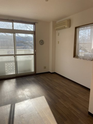 【洋室】 | メゾン・ラカージュⅡ | 広々とした洋室です