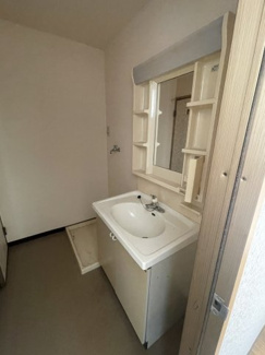 【独立洗面台】 | メゾン・ラカージュⅡ | 独立洗面台で身支度をすべて済ませてしまいましょう