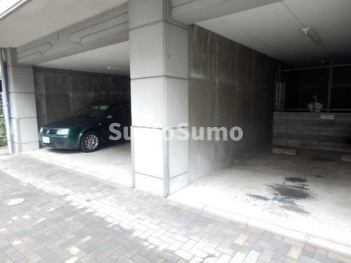 和光レジデンス薬院の駐車場