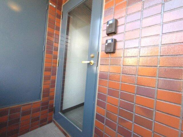 ロイヤルコート桜新町のエントランス