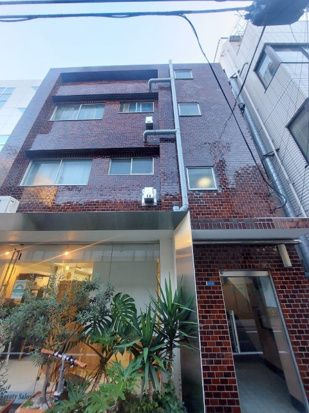三和マンションのエントランス