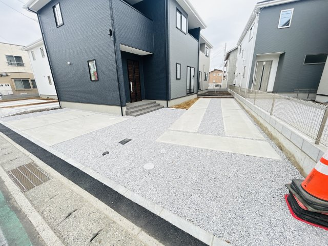 新築　前橋市北代田町1期　3号棟の玄関|現地写真　ポストと一体型のTVモニターホンでセキュリティ安心！
