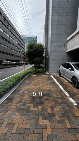 ロイヤル博多駅前の駐車場
