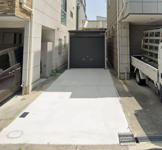 港区市岡　ガレージ