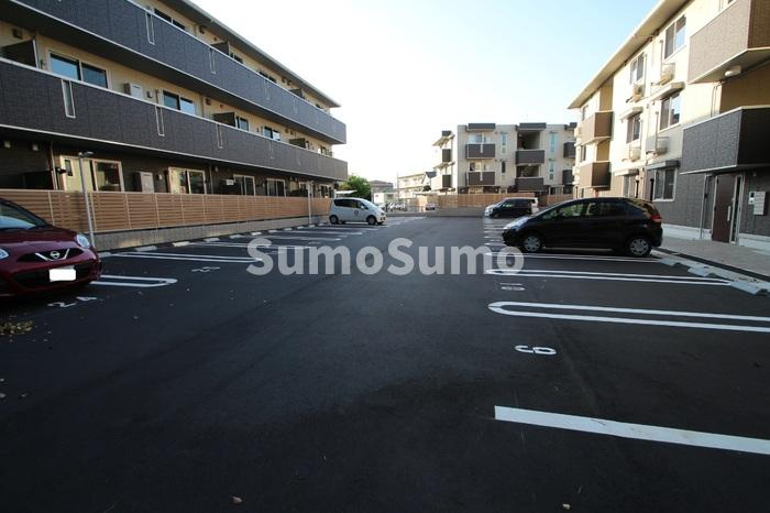 優水　C棟の駐車場