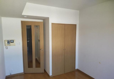 【内装】 | パレステュディオ大塚 | 白い壁に明るい色の床と建具で… 