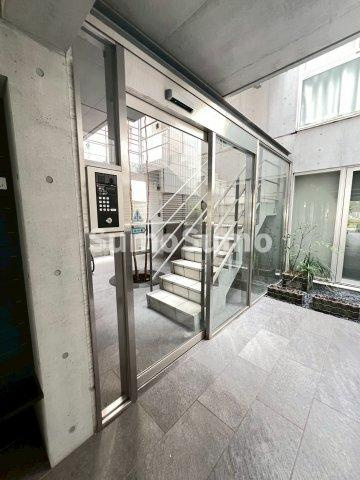 三軒茶屋ＨｉＬＬｚのエントランス|建物の内部です