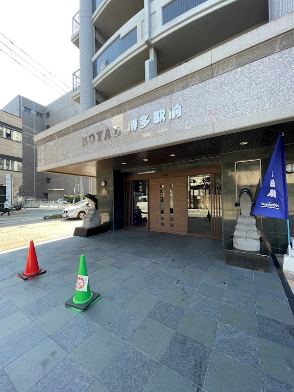 ロイヤル博多駅前のエントランス