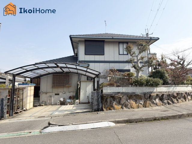 神戸市西区秋葉台1丁目　中古戸建の駐車場|●年中無休：当日予約可●駐車場並列2台分、カーポート付きで雨でも安心です。