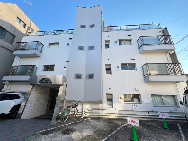 下北沢ロイヤルハイツ のエントランス