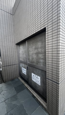 ワグキューブのエントランス