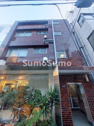 三和マンションのエントランス|建物の内部です