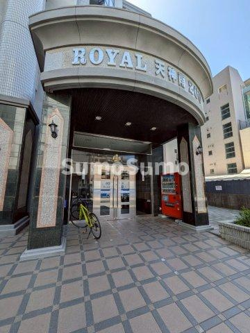 ロイヤル天神南のエントランス