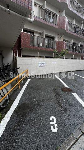 ロマネスク渡辺通第２の駐車場|駐車場があります