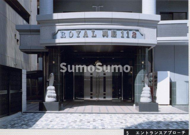 ロイヤル呉服のエントランス