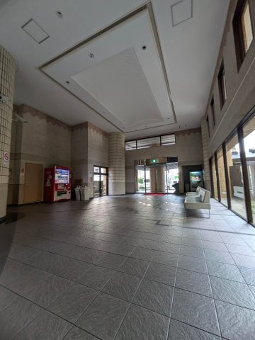 ロマネスク博多駅前のロビー