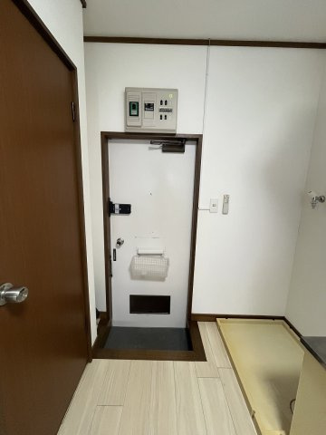 本郷ハイツの玄関