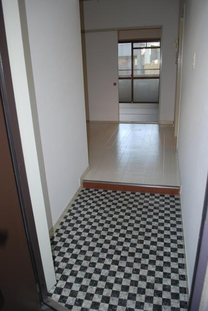 タカシマビルの玄関