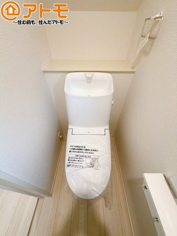 【トイレ】 | 焼津市下小田中町第1期　新築戸建　4号棟 | 常に便座を温かく保ってくれる温水洗浄便座です。冬場でも安心して座ることができますね♪
