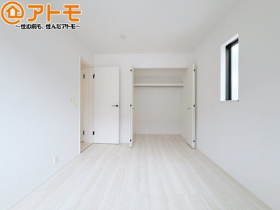 【子供部屋】 | 焼津市下小田中町第1期　新築戸建　4号棟 | 客間として使うことはもちろん、居室や収納など自由な使い方ができるお部屋です！