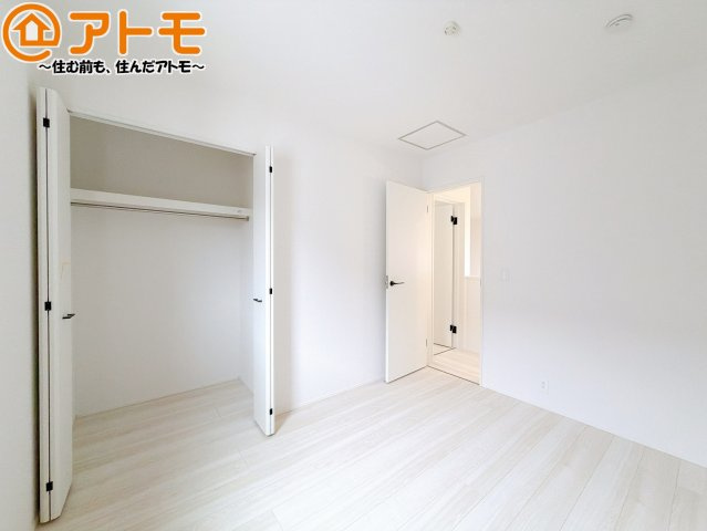 【子供部屋】 | 焼津市下小田中町第1期　新築戸建　4号棟 | 壁と床がシンプルな色合いだからこそ自分だけの空間を作れます♪お部屋作りのイメージは順調でしょうか♪