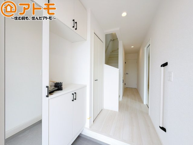 【玄関】 | 焼津市下小田中町第1期　新築戸建　4号棟 | 収納スペースも充実した玄関。整理整頓がしやすい設計です。
