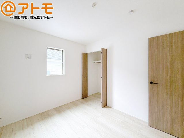 【子供部屋】 | 焼津市下小田中町第1期　新築戸建　5号棟 | 壁と床がシンプルな色合いだからこそ自分だけの空間を作れます♪お部屋作りのイメージは順調でしょうか♪