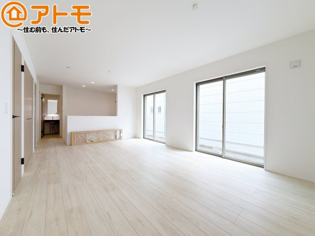【居間・リビング】 | 焼津市下小田中町第1期　新築戸建　5号棟 | 勉強をしたり、テレビを見たり、家族との会話を楽しんだりとゆったりと過ごせるスペースです！