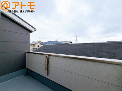 【バルコニー】 | 焼津市下小田中町第1期　新築戸建　6号棟 | 陽当りの良いバルコニーはお洗濯物はもちろんお布団もふかふかになります♪