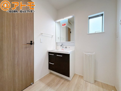 【独立洗面台】 | 焼津市下小田中町第1期　新築戸建　6号棟 | 壁付け水栓の洗面台は水垢がたまりにくく、お掃除がしやすいですね♪