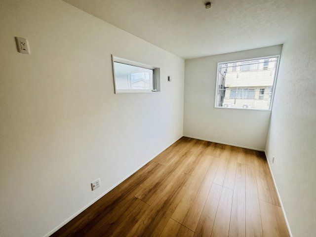 COLORFUL　DAYS南区豊｜名古屋市の戸建ならホームアップの洋室|２面採光の日当りの良い洋室