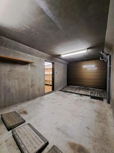 目黒３丁目戸建の駐車場| 