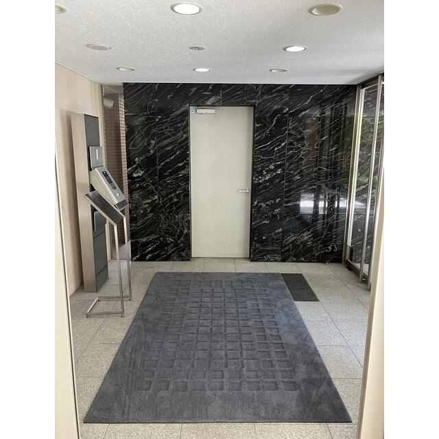 渋谷神山町レジデンスのエントランス| 