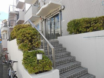 渋谷本町マンションのエントランス| 