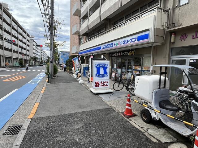神山ビルのエントランス| 