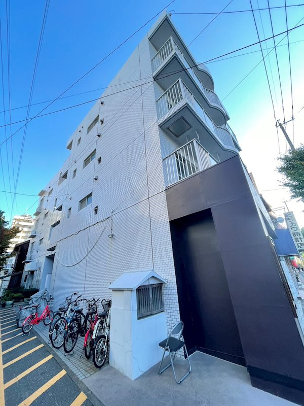 第1占部ビルの外観