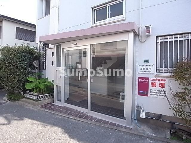 昌栄マンションのエントランス