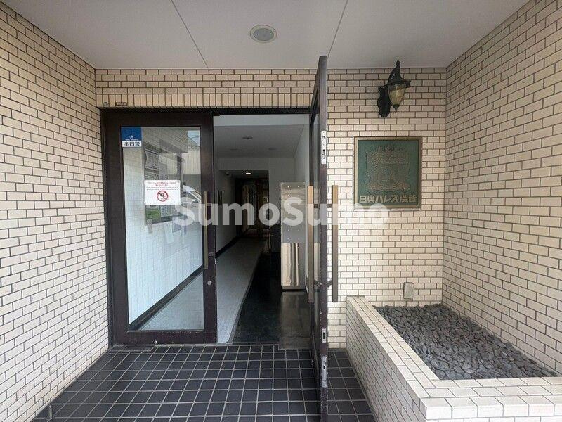 日興パレス渋谷のエントランス|建物の内部です