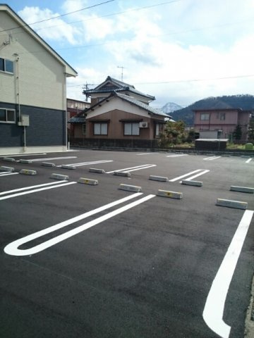 アクア・リヴェール村国　Ⅰの駐車場