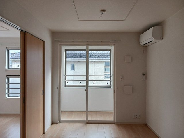 アクア・リヴェール村国　Ⅰの居間・リビング