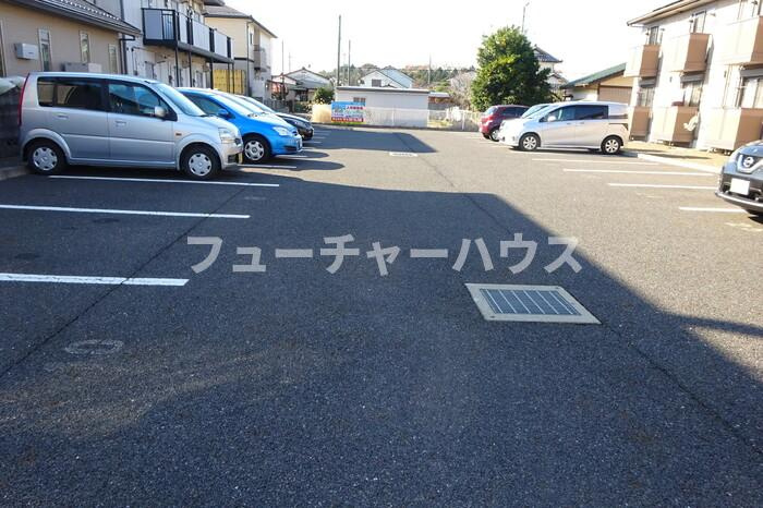 リヴィエールの駐車場