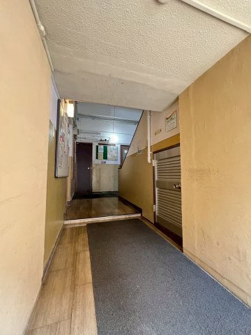 渡辺日進ビルのロビー